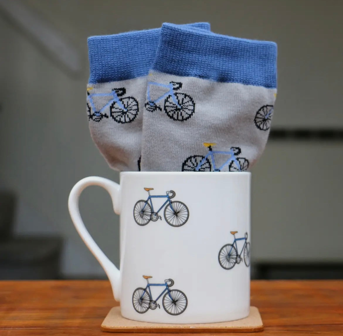 BICYLE FINE BONE CHINA MUG & SOCKS GIFT SET