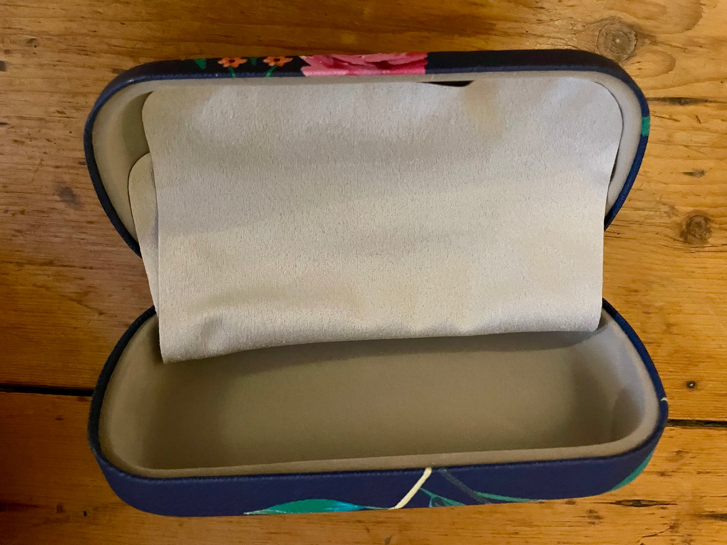 FLUTTER GLASSES CASE