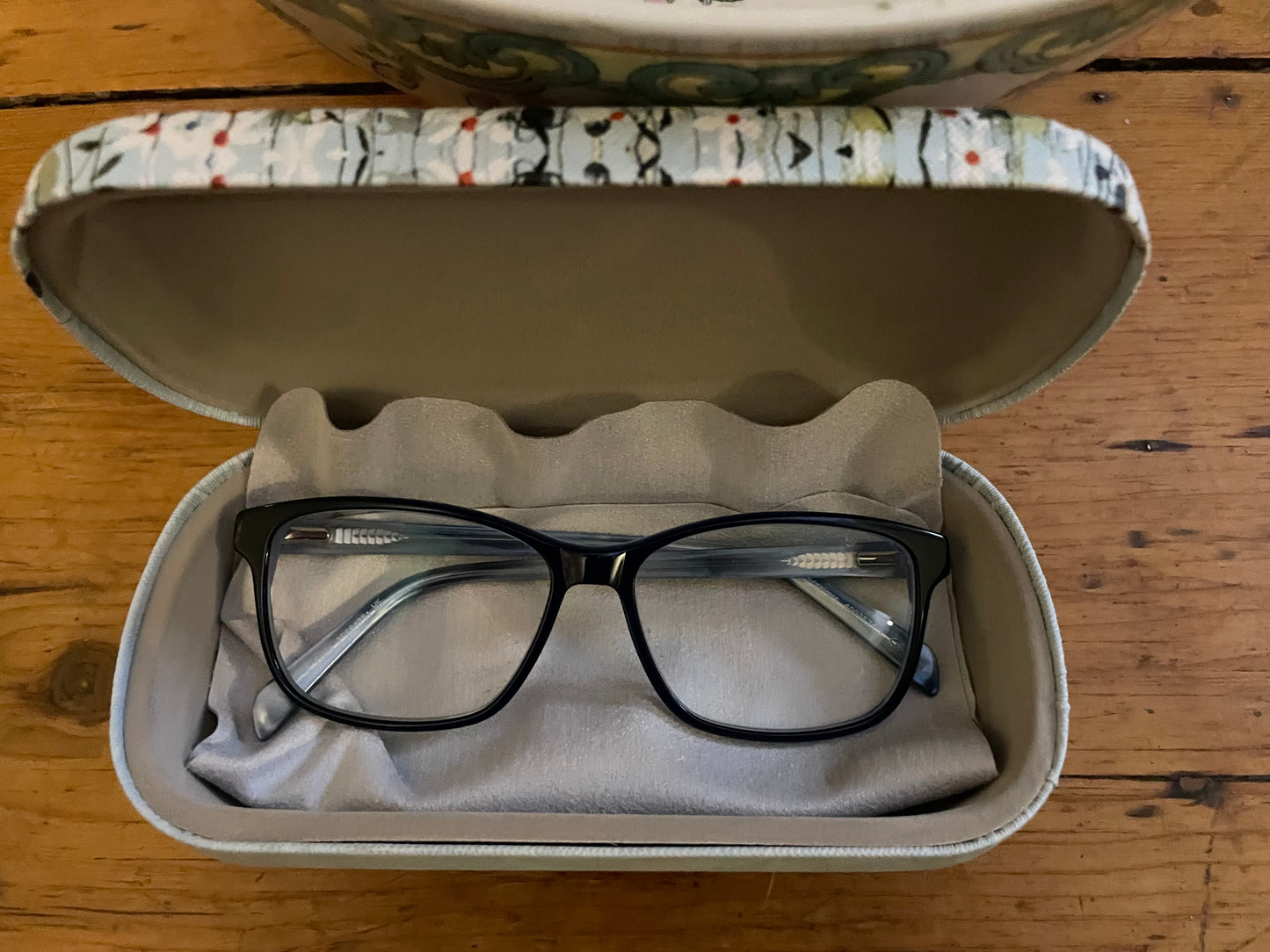 FOXY TALES GLASSES CASE